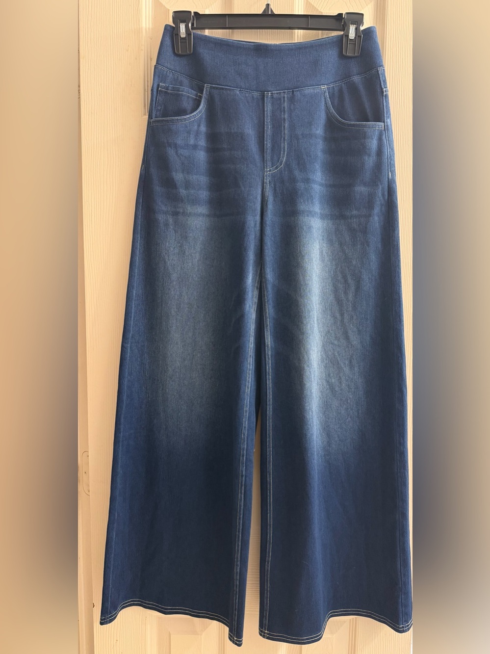 HALARA Wide-Leg Jeans in Dark Blue Wash